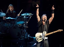 Bruce Springsteen / Bruce Springsteen & The E Street Band on Apr 16, 2009 [898-small]