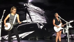 The Chicks (fka Dixie Chicks) / Vintage Trouble / Smooth Hound Smith on Sep 1, 2016 [284-small]
