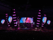 Ed Sheeran / Maisie Peters / Cat Burns on Aug 25, 2022 [627-small]