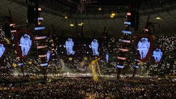 Ed Sheeran / Maisie Peters / Cat Burns on Aug 25, 2022 [628-small]