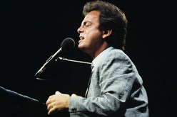 Billy Joel on Nov 24, 1982 [350-small]