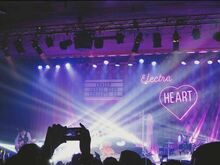 tags: Marina and the Diamonds, Stage Design, The Granada - Marina and the Diamonds / Charli XCX on May 16, 2013 [950-small]
