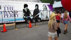 Brad Paisley / Scotty McCreery / The Band Perry on Jun 16, 2012 [472-small]