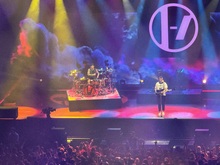 Twenty One Pilots / Balu Brigada on Oct 5, 2024 [324-small]