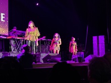En Vogue on Oct 19, 2024 [839-small]