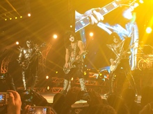 Kiss on Oct 10, 2015 [799-small]