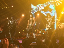 Kiss on Oct 10, 2015 [801-small]