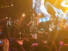 Kiss on Oct 10, 2015 [807-small]